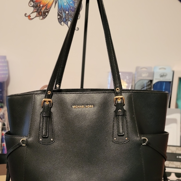 Michael Kors Handbags - Michael Kors Black Leather Tote Bag